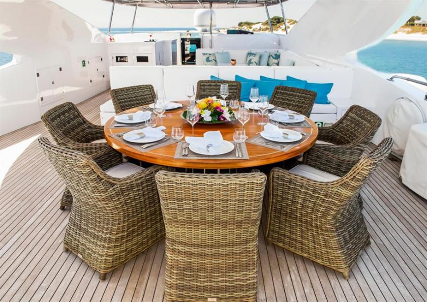 yacht Infinity Pacific