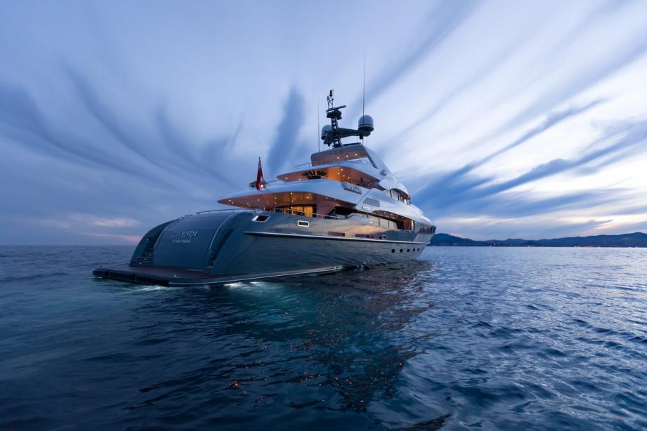 yacht Legenda