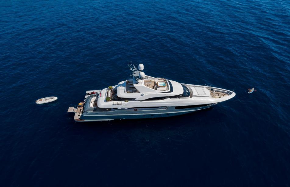 yacht Legenda