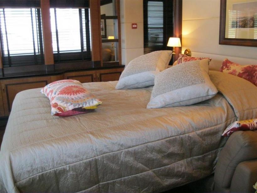 yacht Serenity II