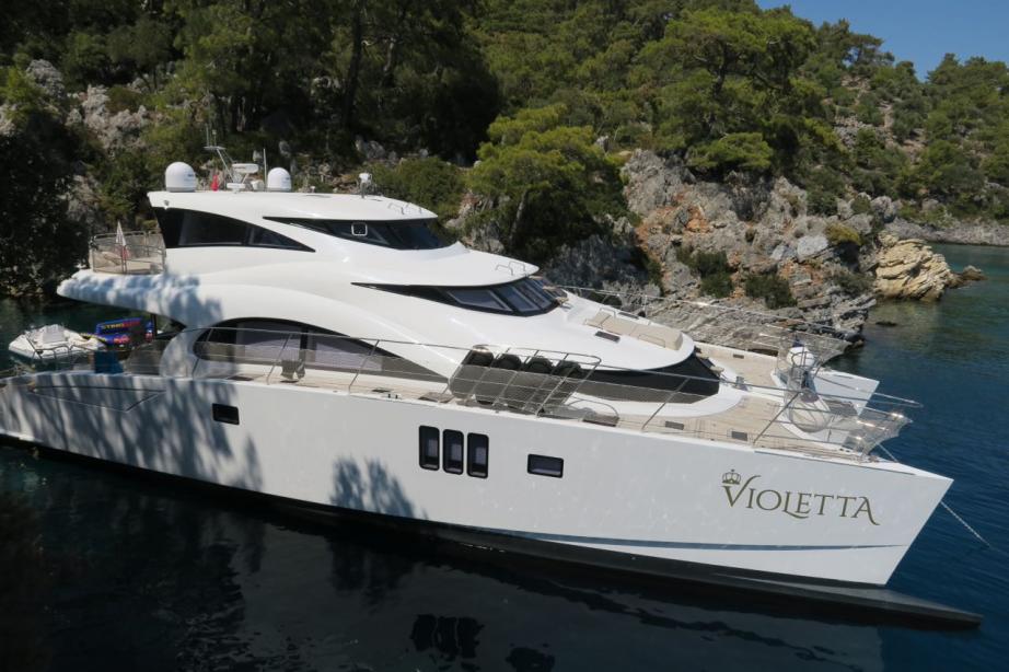 yacht Violetta