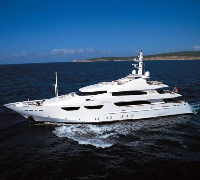 yacht Cacique