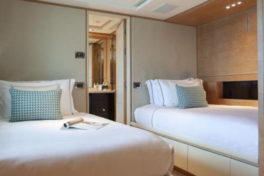 yacht Sur La Mer