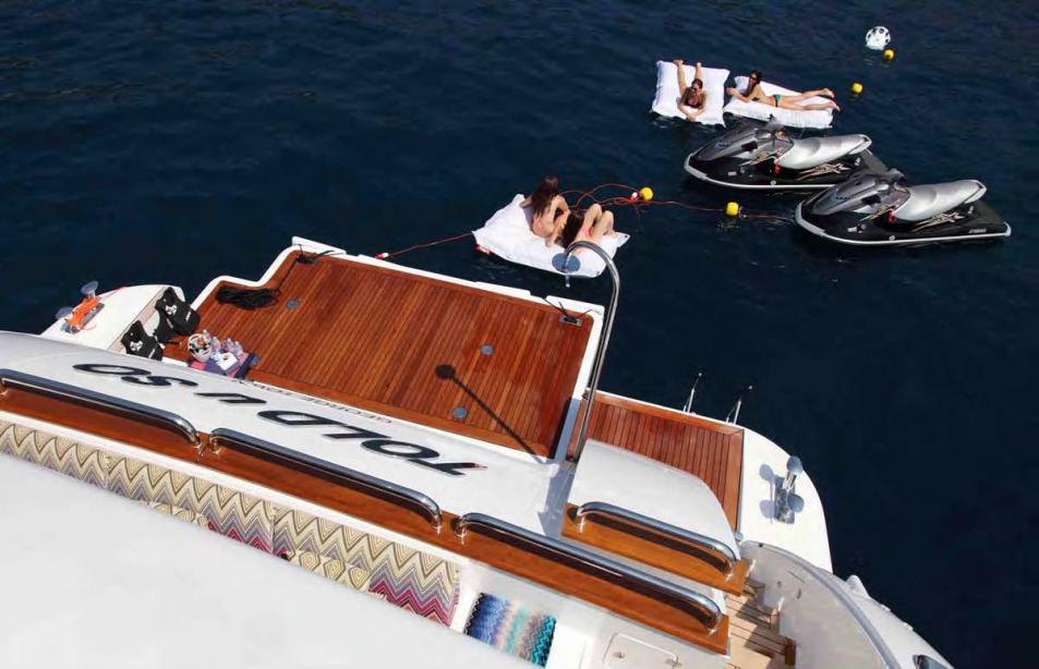 yacht Sur La Mer