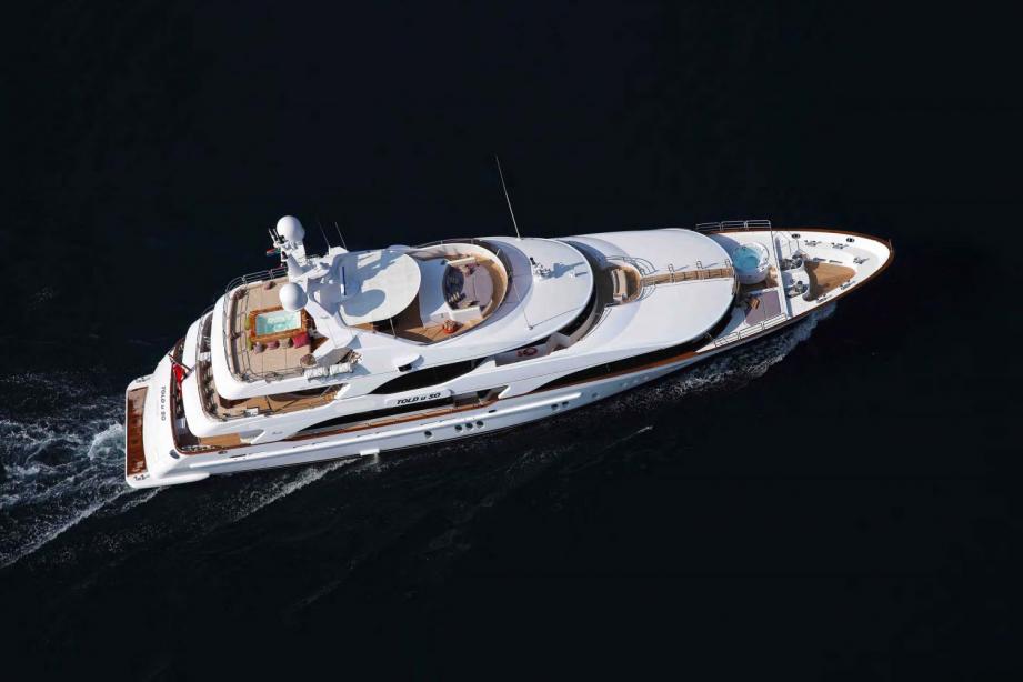 yacht Sur La Mer