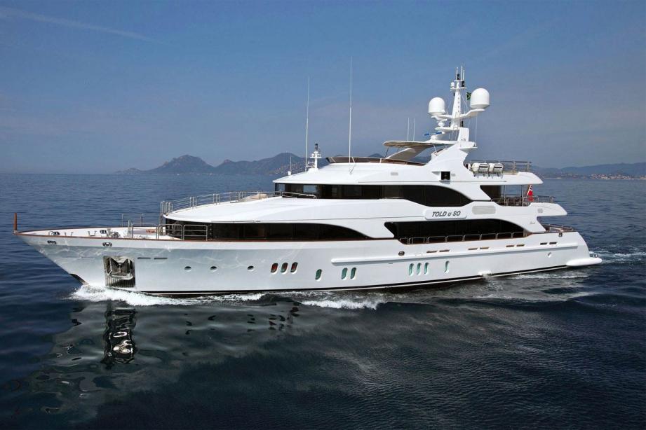 yacht Sur La Mer