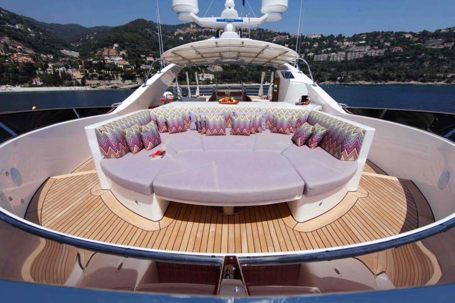 yacht Sur La Mer