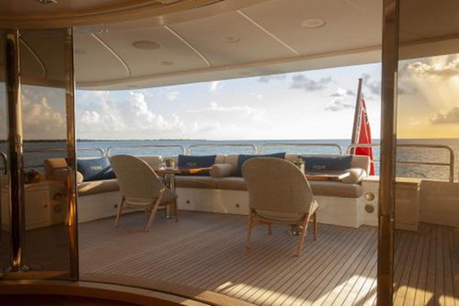 yacht Sur La Mer