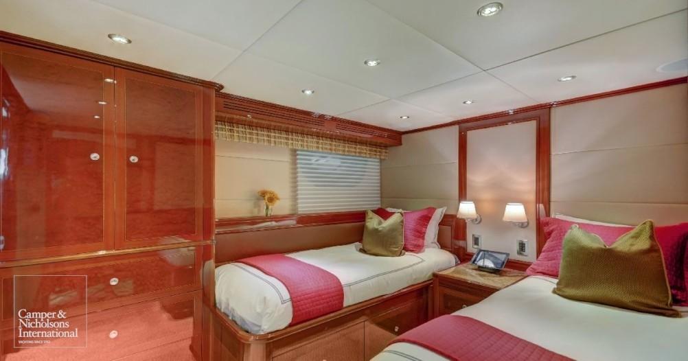 yacht Serque
