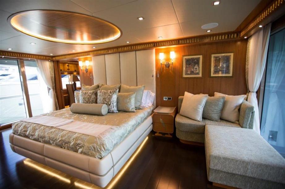 yacht Serenity