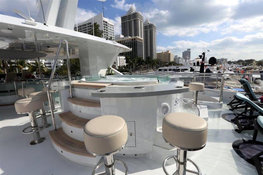 yacht Serenity