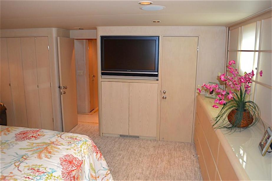 yacht Mon Sheri