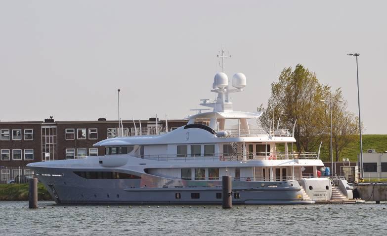 yacht Serenity J