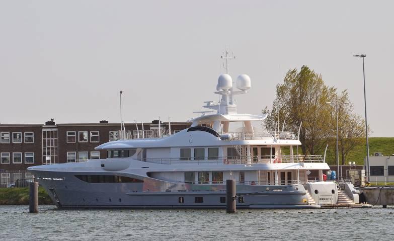 yacht Serenity J