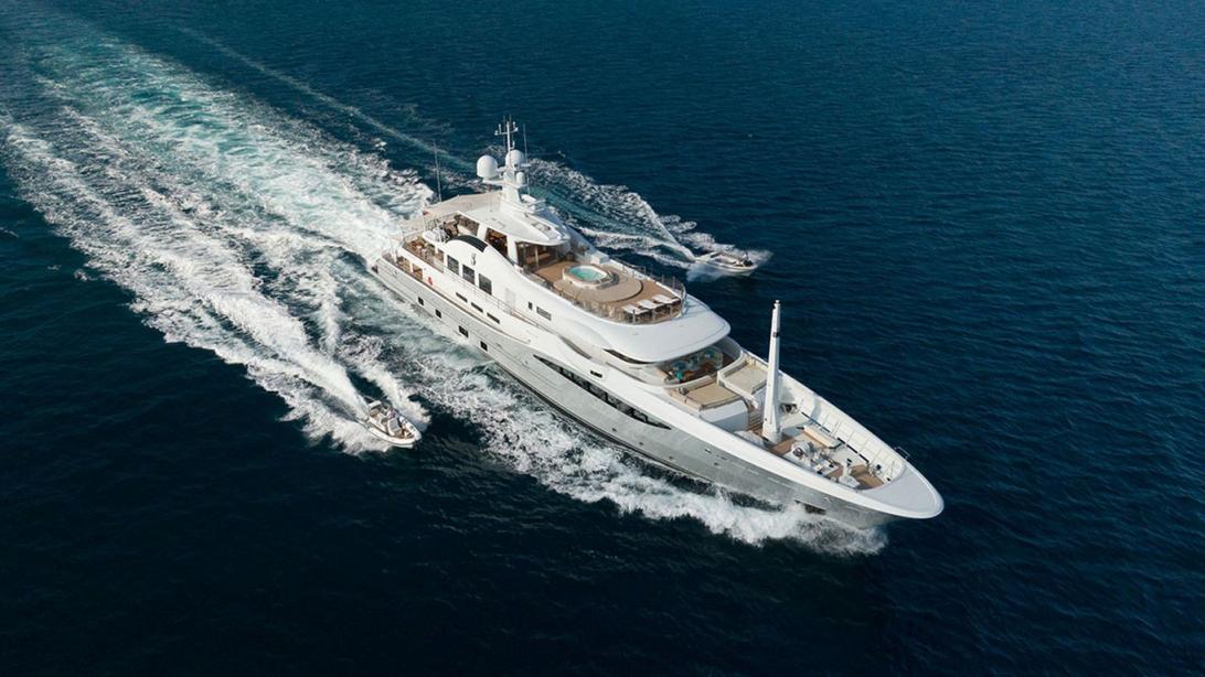 yacht Serenity J