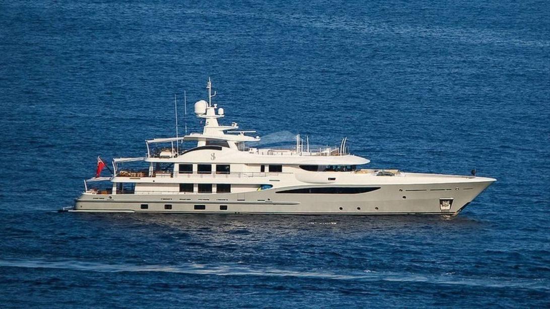 yacht Serenity J