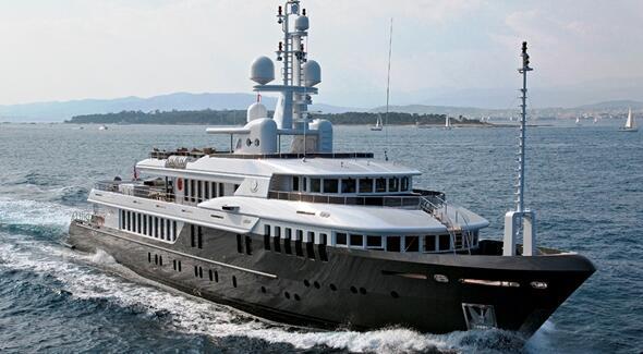 yacht Chayka