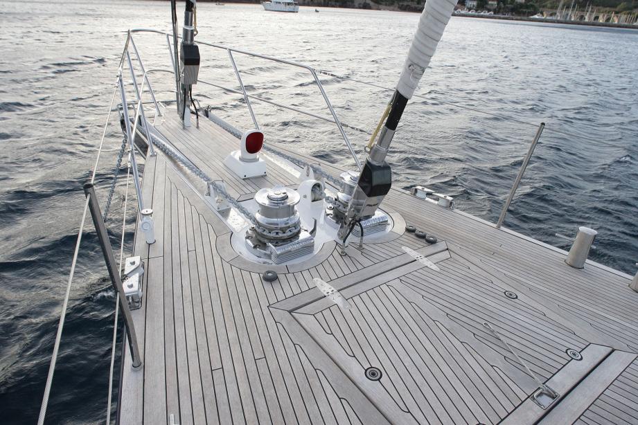 yacht Antares Avance