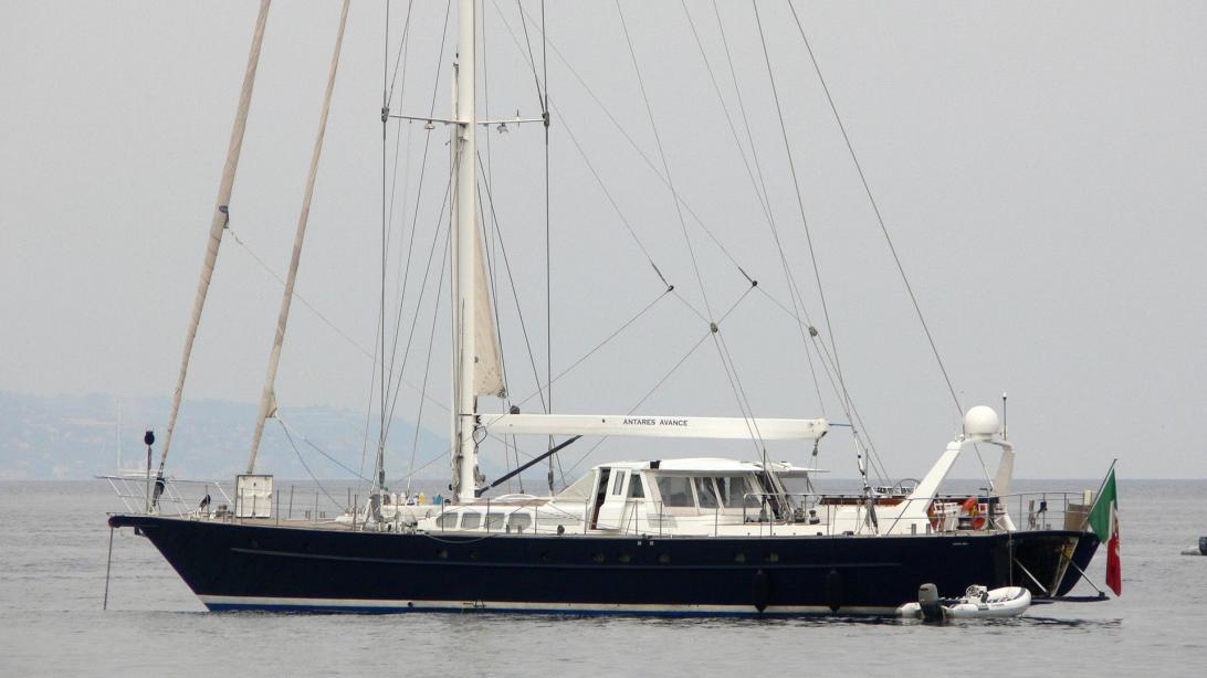 yacht Antares Avance