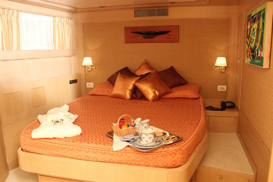yacht Afaet