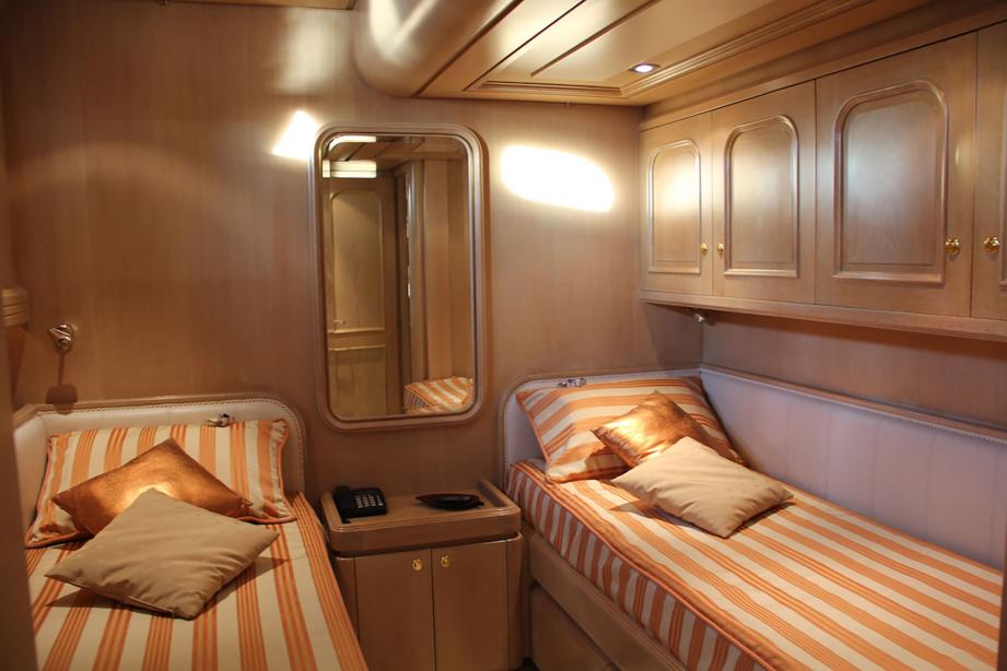 yacht Afaet