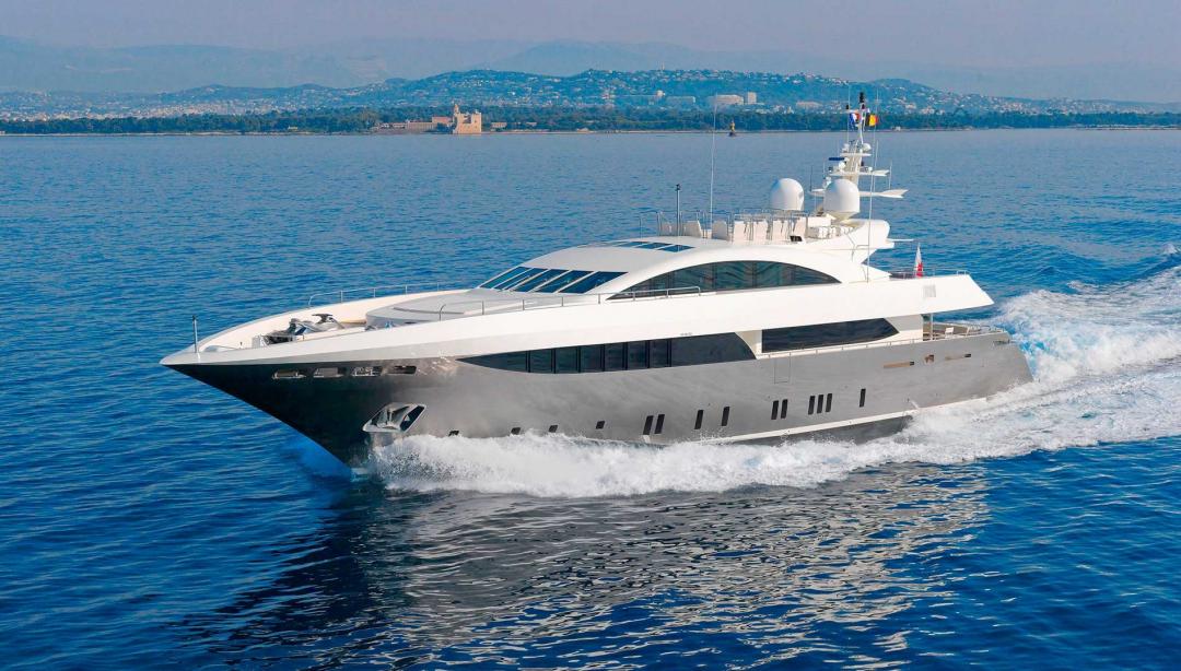 yacht Sierra Romeo