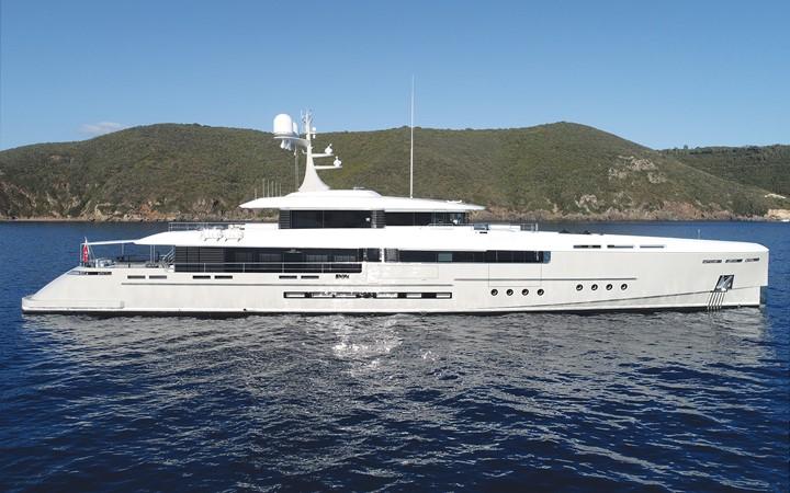 yacht Endeavour 2