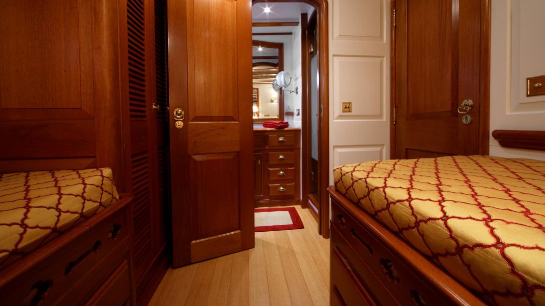 yacht Elena of London