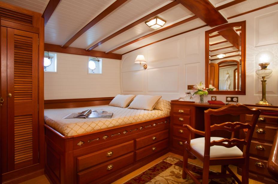 yacht Elena of London