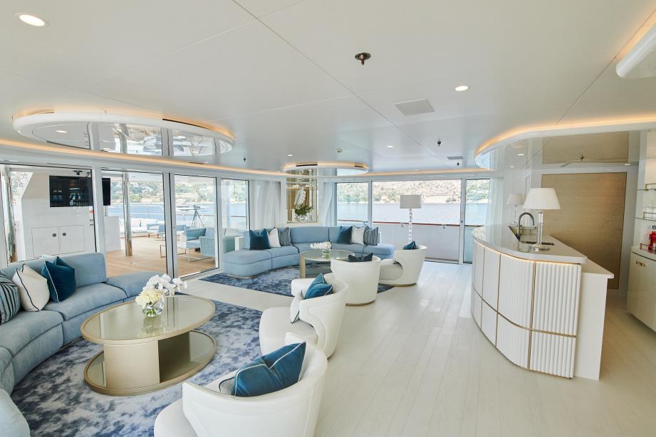 yacht Coral Ocean