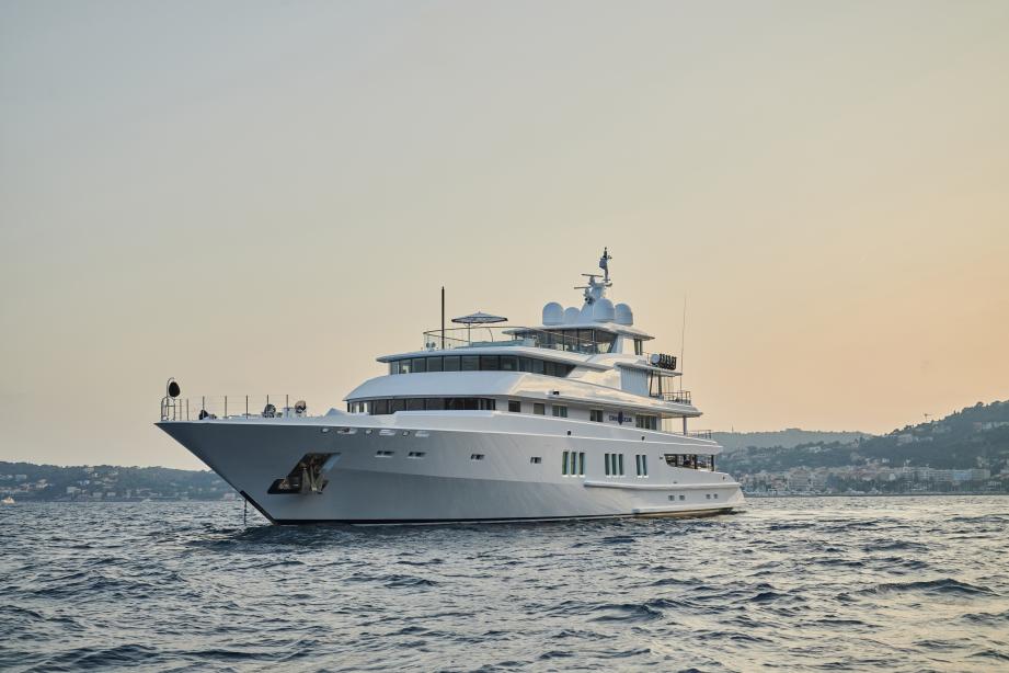 yacht Coral Ocean