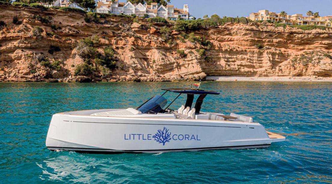 yacht Coral Ocean