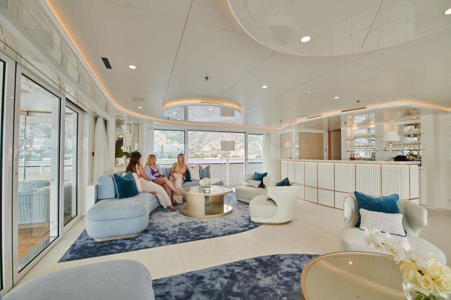 yacht Coral Ocean