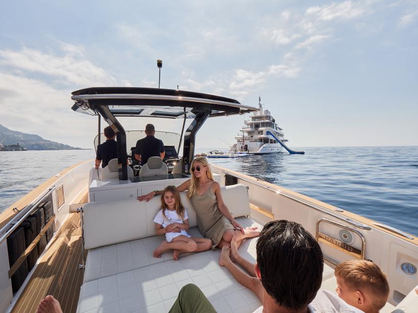 yacht Coral Ocean