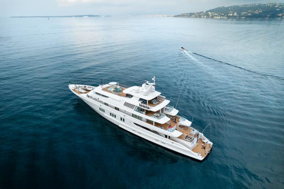 yacht Coral Ocean