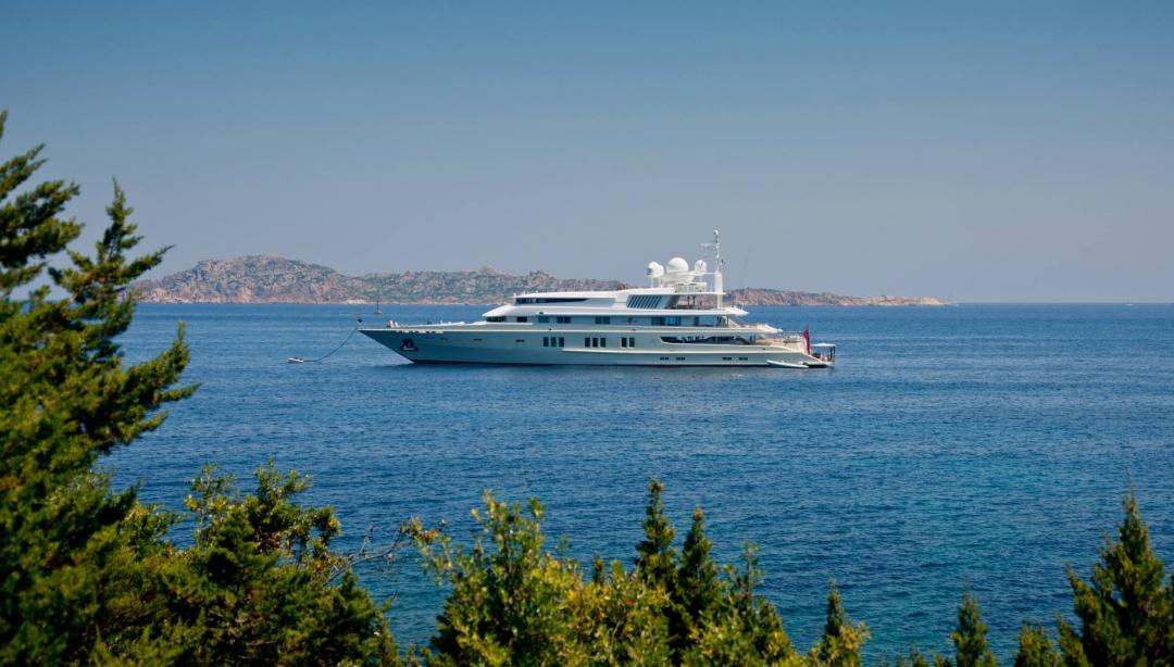 yacht Coral Ocean