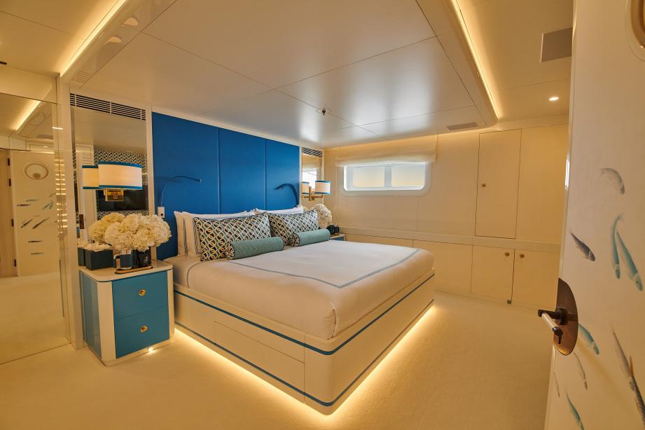 yacht Coral Ocean