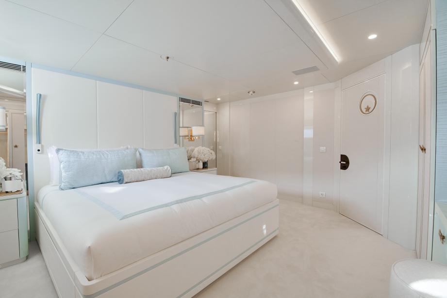 yacht Coral Ocean