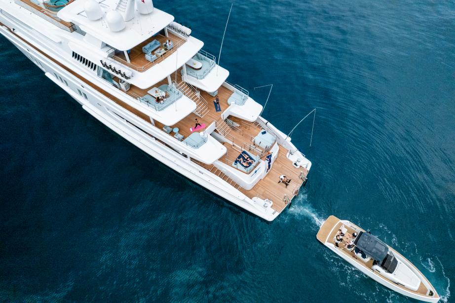 yacht Coral Ocean