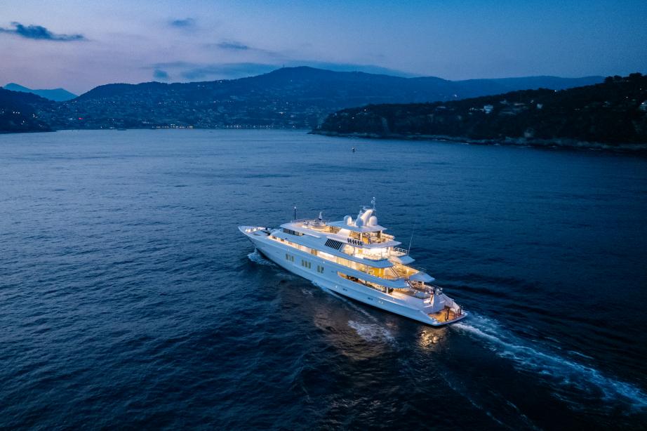 yacht Coral Ocean