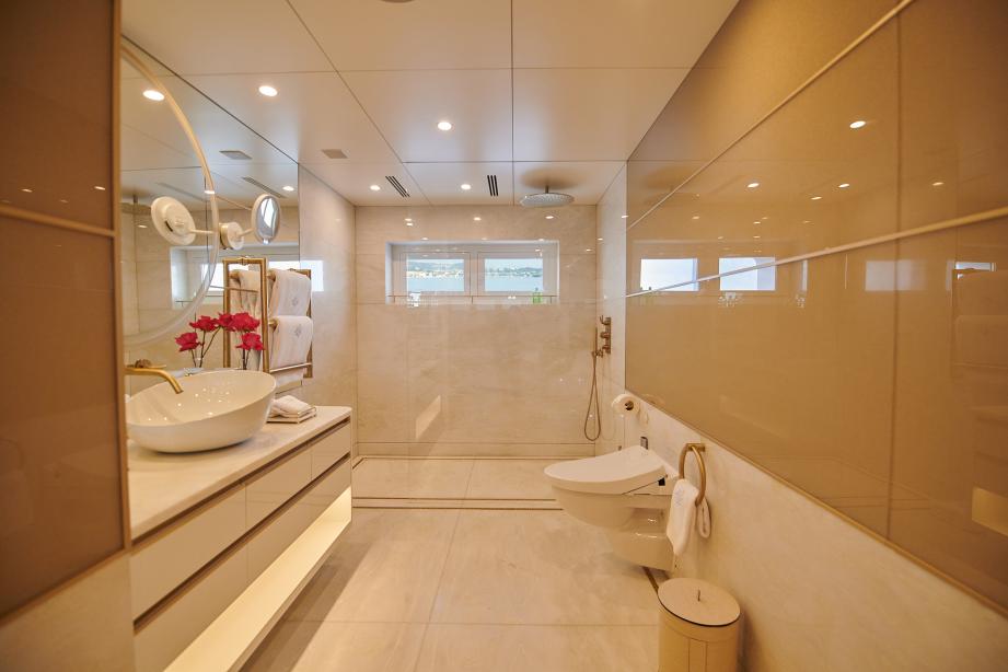 yacht Coral Ocean