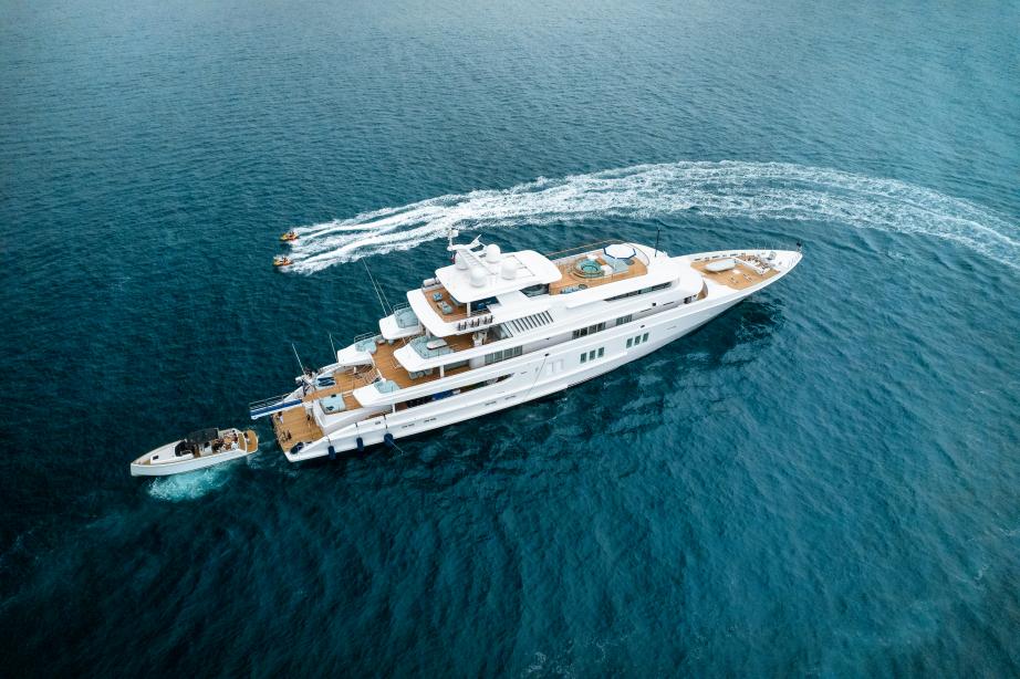yacht Coral Ocean