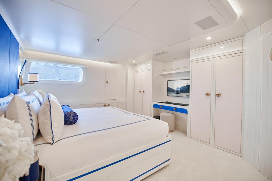 yacht Coral Ocean