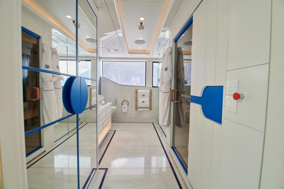yacht Coral Ocean