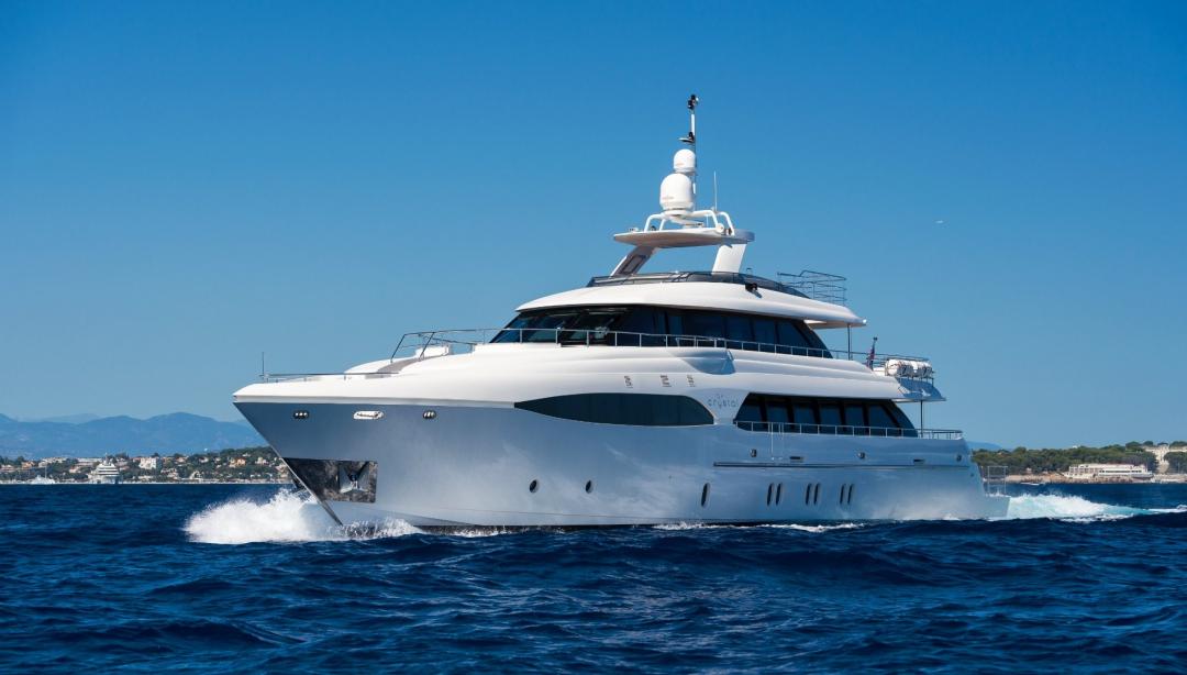 yacht Crystal