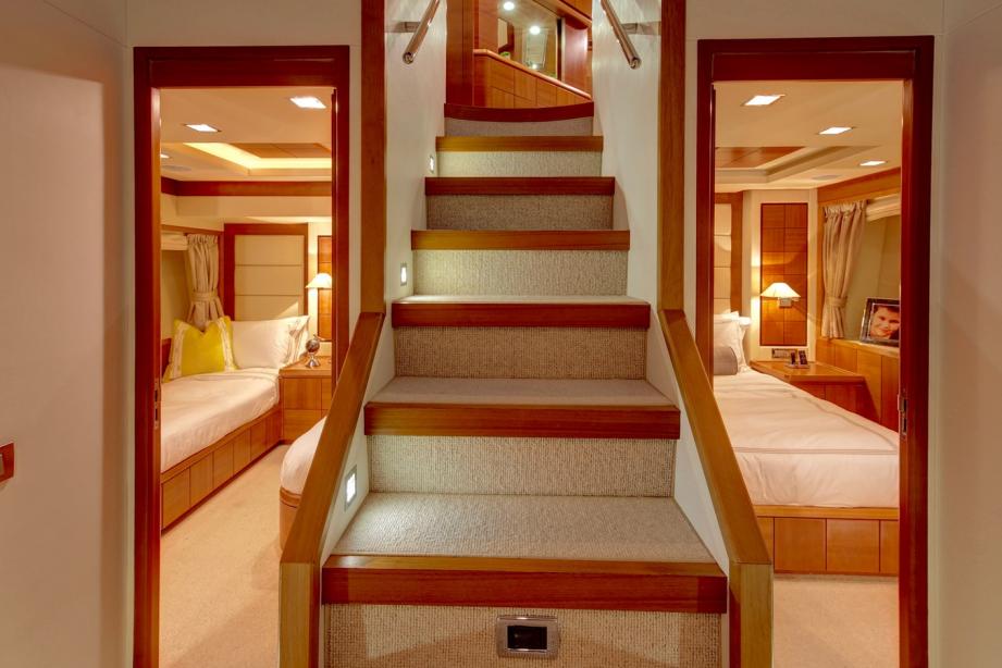 yacht VVV