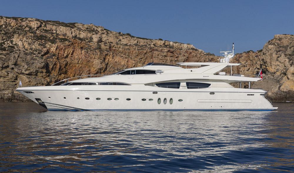 yacht Rini V