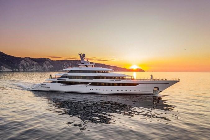yacht My Dragon