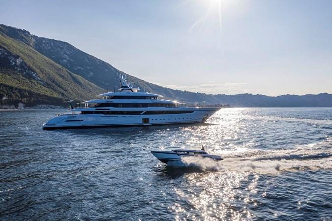 yacht My Dragon