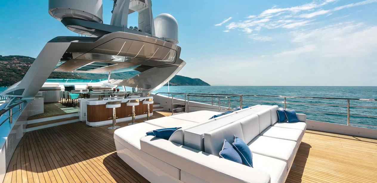 yacht El Leon